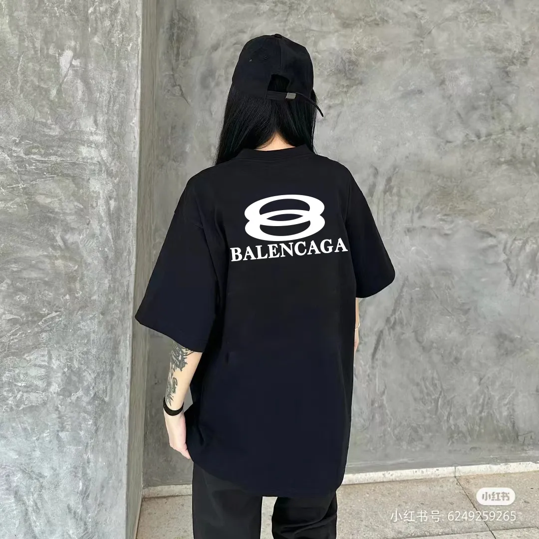 P80✨🔥 BALENCIAGA Paris lettering printed short-sleeved T-shirt. Custom-woven and dyed 300 grams of combed cotton heavyweight fabric. Zero color difference in threads. Perfect details. Different from the current currency version. Welcome to compare. Same Style for men and women. Must-sell in the picture above. Color: White Black Size: 1 2 3 4